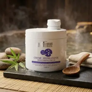 Une crème hydratante et nourrissante à l'acide hyaluronique, à l'aloe vera et au beurre de karité – Image 1